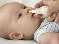 أوتريفين للأطفال والرضع وطريقة استخدام قطرة وبخاخ الأنف المناسبة لطفلك