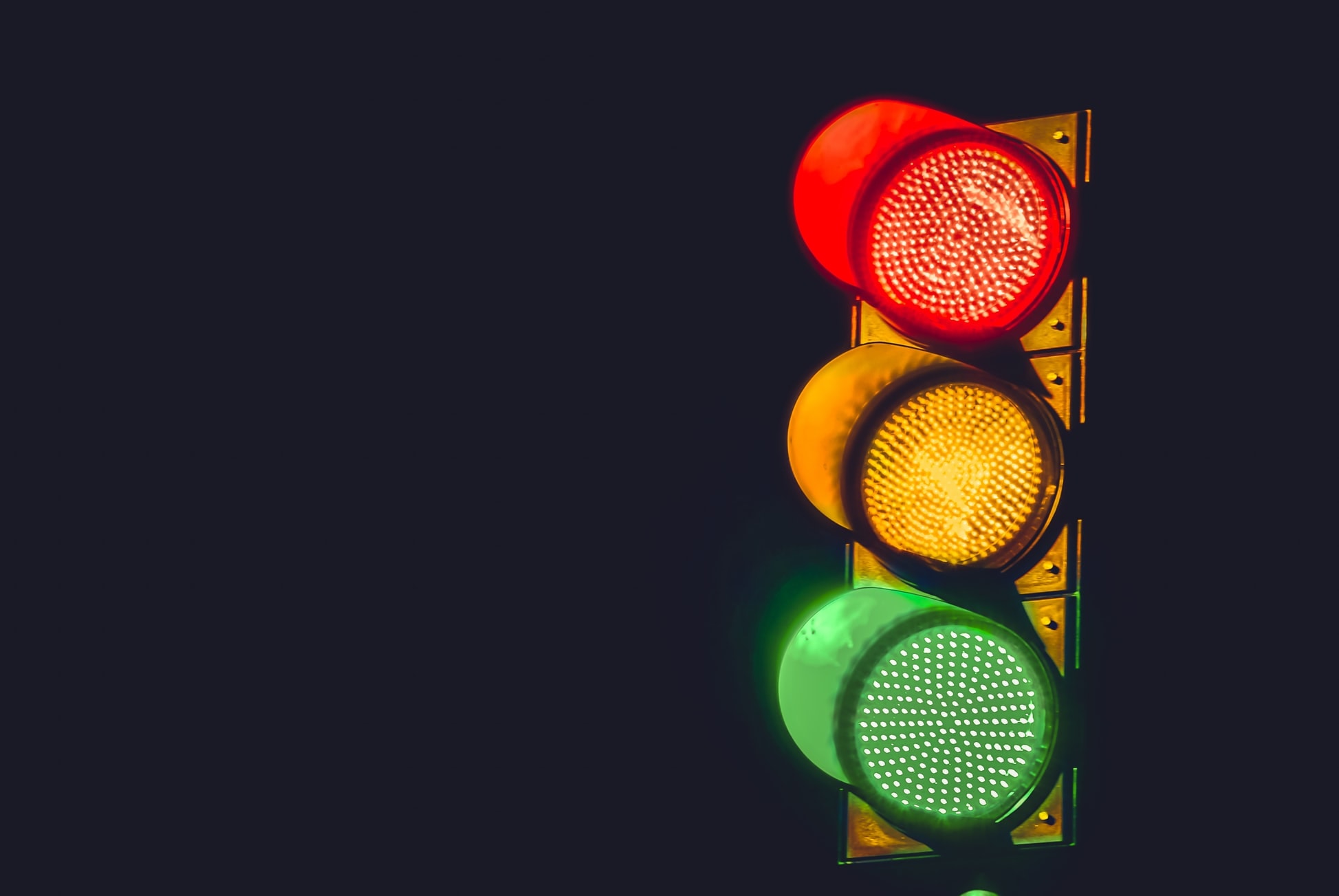 ألوان إشارات المرور