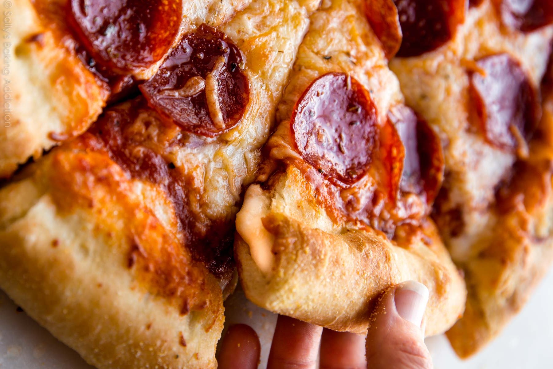 طريقة عمل البيتزا محشية الأطراف