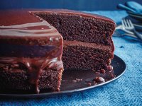 طريقة عمل الكيكة العادية الهشة بالشوكولاتة