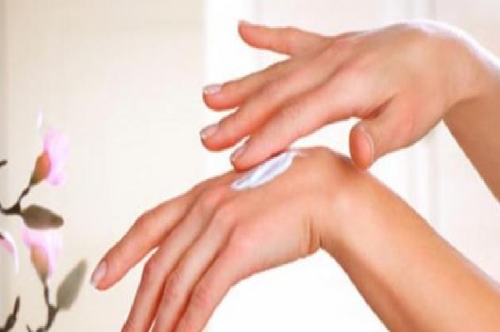 علاج جفاف اليدين والقدمين