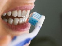 فوائد تنظيف الأسنان
