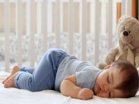 كم ينام الطفل حديث الولادة