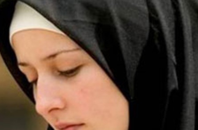 عورة المراة المسلمة امام المسلمة