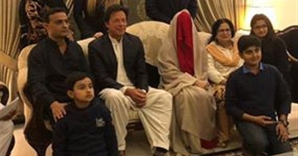 باكستان وزراء زوجة رئيس صور ..