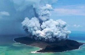 بركان تونجا يثور بقوة مجددا.. خسائر جسيمة وأزمة تعيق المساعدات (فيديو)