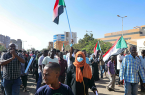 السودان: الآلاف يتظاهرون في الخرطوم تكريما للضحايا من مناهضي الانقلاب