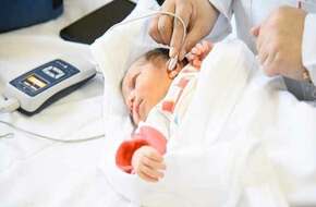 إنقاذ حياة طفل حديث الولادة يعاني من انسداد بالمرئ بمستشفى عين شمس