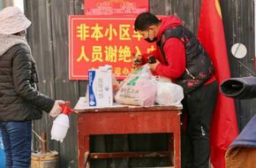 «ديلي ميل»: الصين تعود لاستخدام «المسحة الشرجية» لوقف زحف أوميكرون