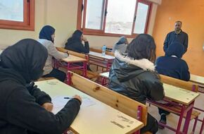 طلاب «أولى ثانوي» يؤدون امتحان مادة الجغرافيا ورقيا اليوم