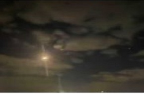 لحظة اعتراض الدفاعات الجوية الإماراتية لصواريخ أطلقها الحوثيون باتجاه أبوظبي (فيديوهات)