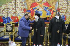 محافظ كفر الشيخ يعزي الأنبا ماركوس في وفاة والدته (صور) | أهل مصر