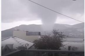 عاصفة ثلجية وإعصار مائي.. اليونان تحت رحمة الطبيعة | فيديو
