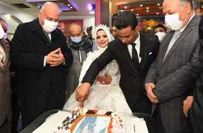 محافظ قنا وكيلا لعروس دار الرحمة بنجع حمادي خلال عقد قرانها | المصري اليوم