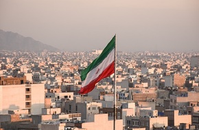 إيران.. اعتقال 17 شخصا صوروا مقالب ونشروها عبر "إنستغرام"