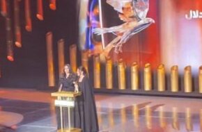 دنيا وإيمى سمير غانم تبكيان على مسرح JOY AWARDS بعد تكريم والديهما - صوت الأمة