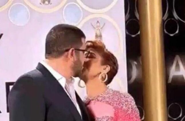 قبلة ساخنة من أصالة لزوجها في حفل السعودية تثير الجدل (فيديو) | أهل مصر