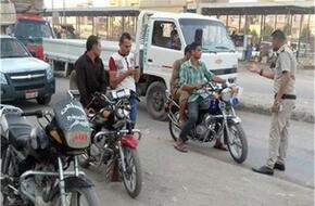 تحرير 2303 مخالفة لقائدي الدراجات النارية لعدم ارتداء «الخوذة»