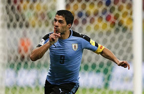 التزام سواريز «يذهل» مدرب أوروجواي الجديد