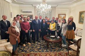 سفير مصر في بودابست يلتقي بعض الطلبة المصريين الدارسين في المجر‎‎