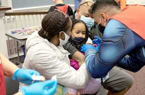 السويد توصي بالتطعيم للأطفال المُعرَّضين للخطر | المصري اليوم
