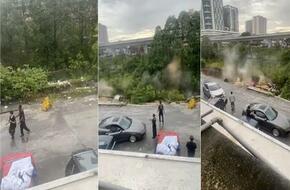 كوارث الشتاء.. انهيار أرضي يبتلع السيارات في ماليزيا | فيديو 