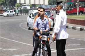 تحرير 1150 مخالفة لقائدي الدراجات النارية لعدم ارتدائهم الخوذة