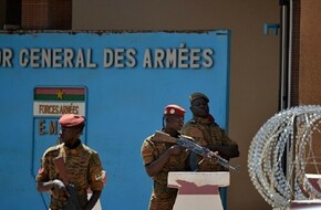 باريس تنفي لجوء رئيس بوركينا فاسو المخلوع إلى قاعدة فرنسية