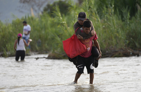 13 قتيلا و3 مفقودين حصيلة ضحايا الأمطار الغزيرة في فنزويلا