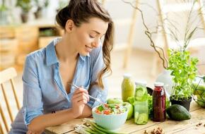 دراسة أمريكية تكشف عن أنماط غذائية لإطالة العمر