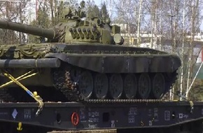 التشيك تتسلم 15 دبابة ليوبارد2 هدية من ألمانيا تعويضا عن أسلحة قدمتها لأوكرانيا