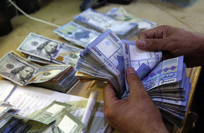 الليرة اللبنانية ترتفع بشكل هائل أمام الدولار بعد انهيارات قياسية