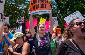 توسع رقعة التظاهرات في الولايات المتحدة رفضا لإلغاء حق الإجهاض