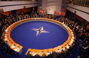 الناتو يبدأ الاجراءات الرسمية لضم السويد وفنلندا للحلف