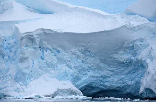 الحاجز الذي يمنع تسرب الجليد يذوب.. خطر جديد بسبب التغير المناخي