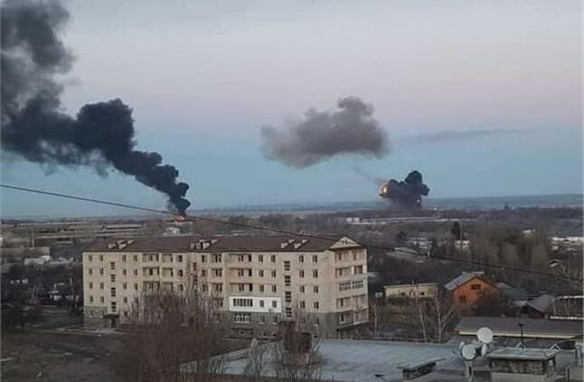 قوات كييف تقصف مناطق الاستفتاء على الانضمام إلى روسيا