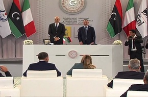 توقيع اتفاق تاريخي بين "إيني" الإيطالية والمؤسسة الوطنية للنفط في ليبيا (فيديو)