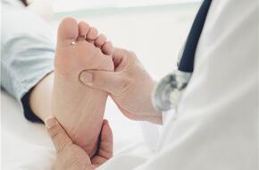 كيف تحمي قدميك ورجليك من اعتلال الأعصاب السكري؟