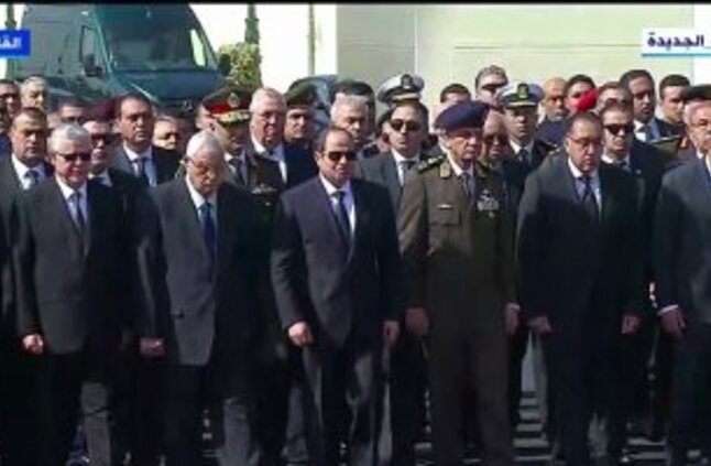 الرئيس السيسي يتقدم مشيعى جنازة الدكتور شريف إسماعيل - اليوم السابع