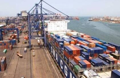 تداول بضائع وحاويات 31 سفينة متنوعة في ميناء دمياط