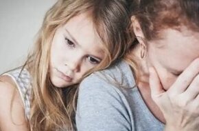 4 نصائح للأم للتخلص من نوبات غضبها على طفلها.. منها خلق علاقة قوية معه - اليوم السابع