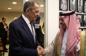 وزيرا خارجية روسيا والسعودية يشيدان بالاستقرار في سوق الطاقة العالمية بفضل التعاون بين بلديهما