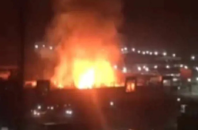 مصرع شخصين وإصابة 4 عمال في حريق شركة مواد بترولية بالقطامية  | أهل مصر