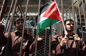 حركة فتح: قضية الإفراج عن جميع الأسرى الفلسطينيين تحتل أولوية على أجندة الرئيس عباس