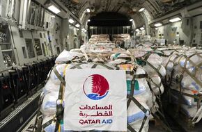 طائرة قطرية محملة بالمساعدات تصل العريش لدعم الفلسطينيين في غزة