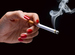 لماذا تدمن النساء التدخين أكثر من الرجال؟