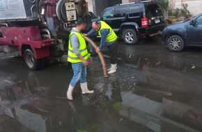 محافظ الجيزة يتابع جهود عمليات شفط مياه الأمطار وانتشار المُعدات لتسهيل الحركة المرورية | المصري اليوم