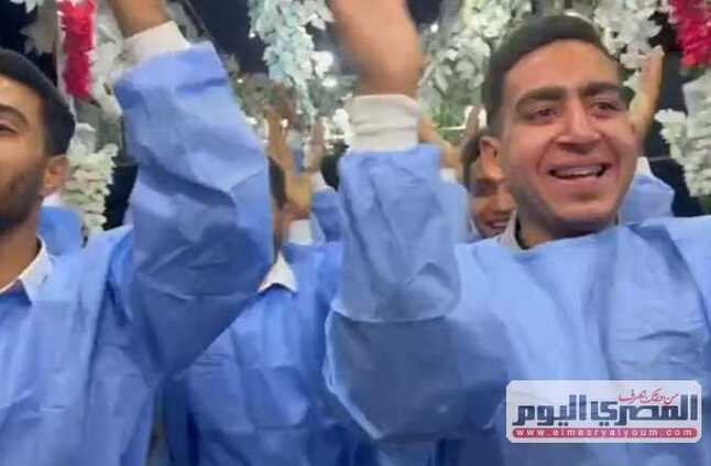 بـ «بالطو العمليات».. شاب قناوي يحتفل بزفاف شقيقته على طريقته الخاصة (فيديو) | المصري اليوم