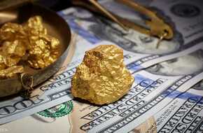 الذهب يتألق قرب مستوياته التاريخية مع تزايد المخاوف الجيوسياسية
