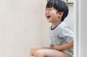 علاج الإمساك المزمن عند الأطفال